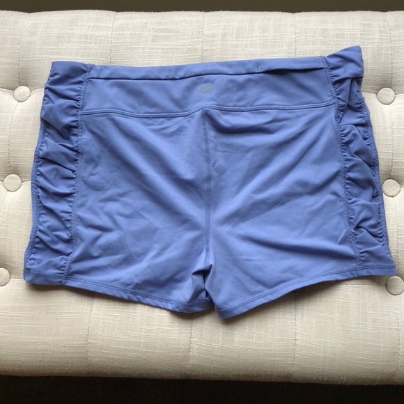 GAP Fit Spandex Shorts - Picture 3 of 6